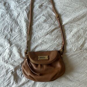 Marc Jacobs Re-Edition Mini Natasha Bag in colour Argan Oil